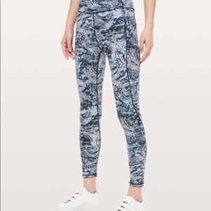 In Movement 7/8 Tight NWT SZ 6 Lululemon